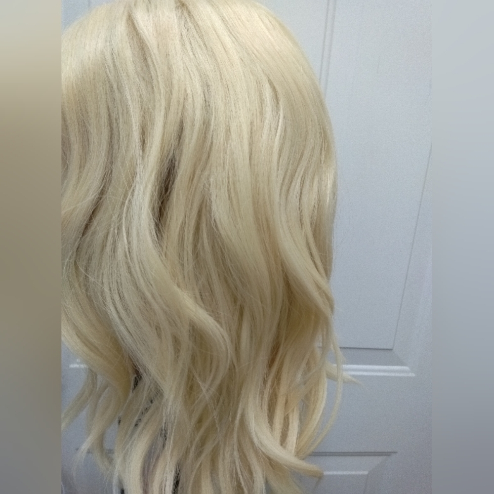 Wig - Picture 4 of 7